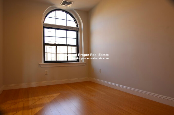 166 Saint Botolph St, Back Bay