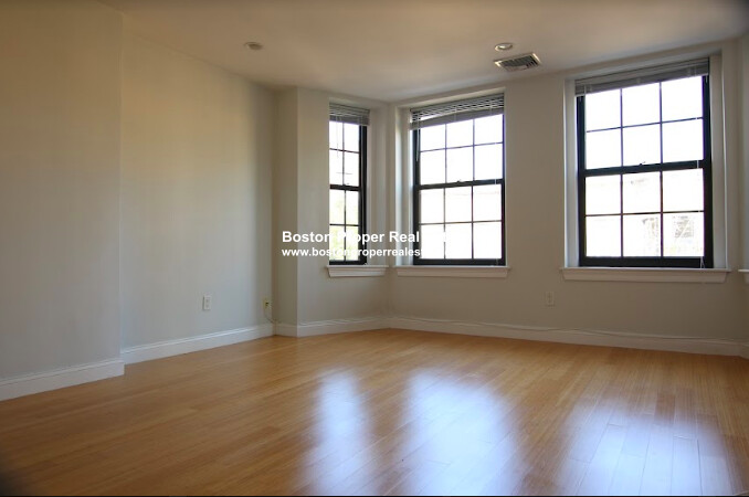 166 Saint Botolph St, Back Bay