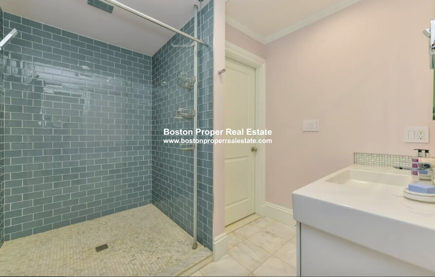 214 Beacon St, Back Bay