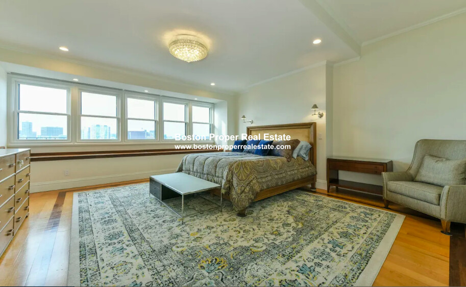 214 Beacon St, Back Bay