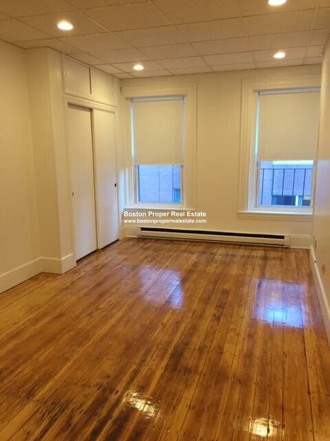 272 Newbury St, Back Bay