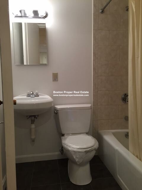 272 Newbury St, Back Bay