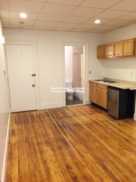 272 Newbury St, Back Bay