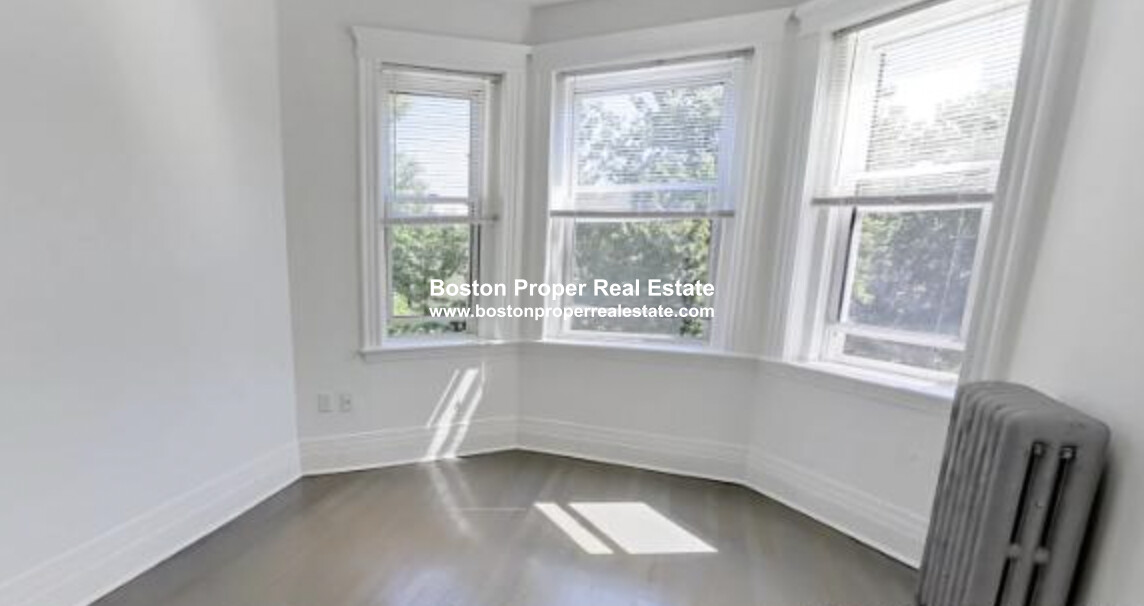 102 Queensberry St, Fenway