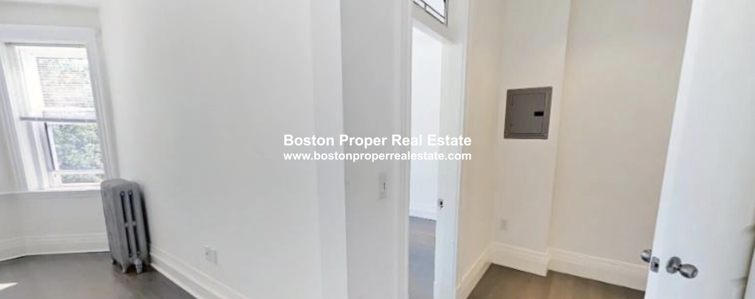 102 Queensberry St, Fenway