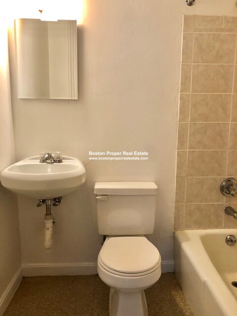 272 Newbury St, Back Bay