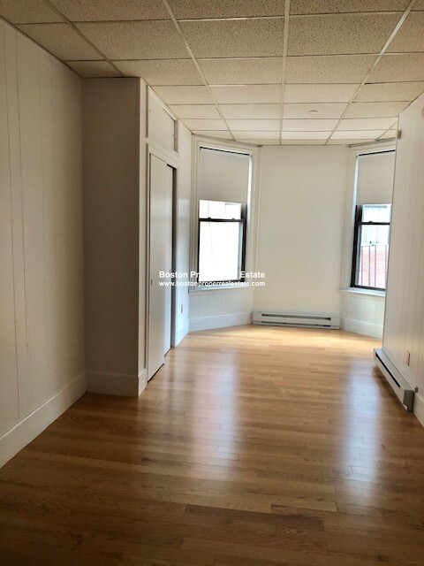 272 Newbury St, Back Bay