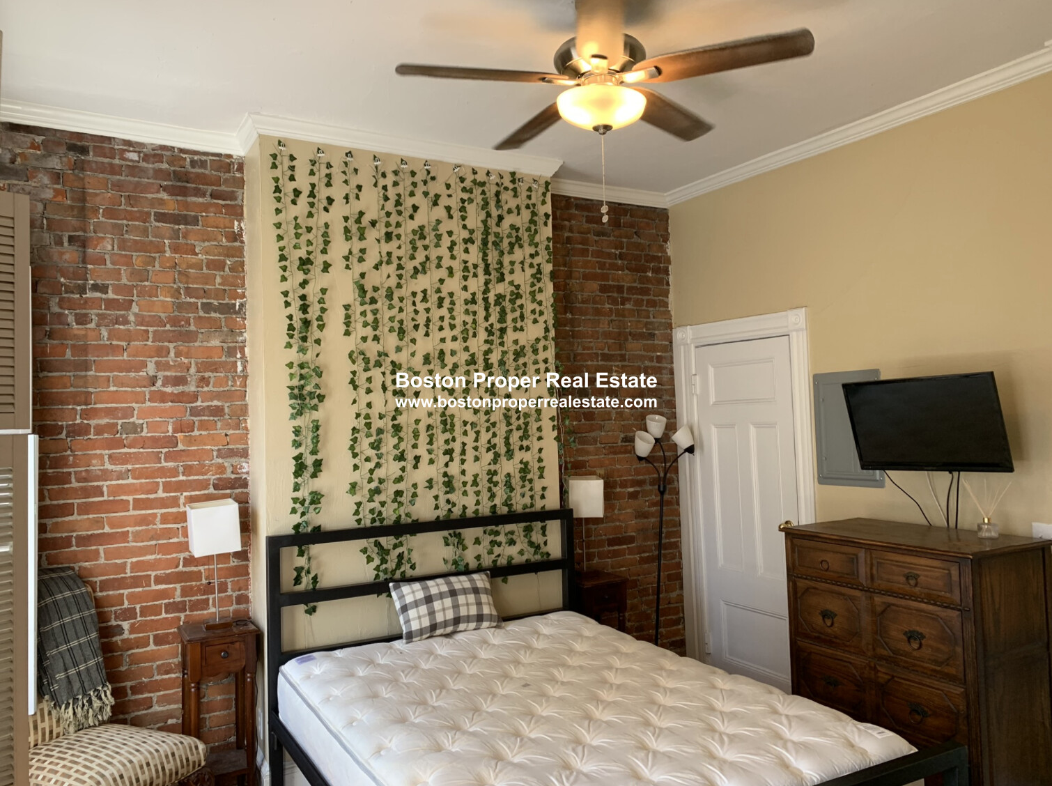 48 Hereford St, Back Bay