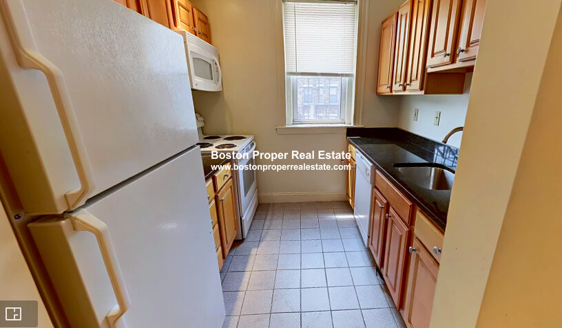 106 Queensberry St, Fenway