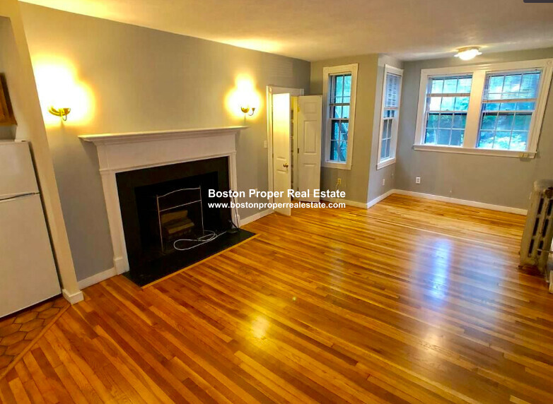 82 Phillips St, Fenway