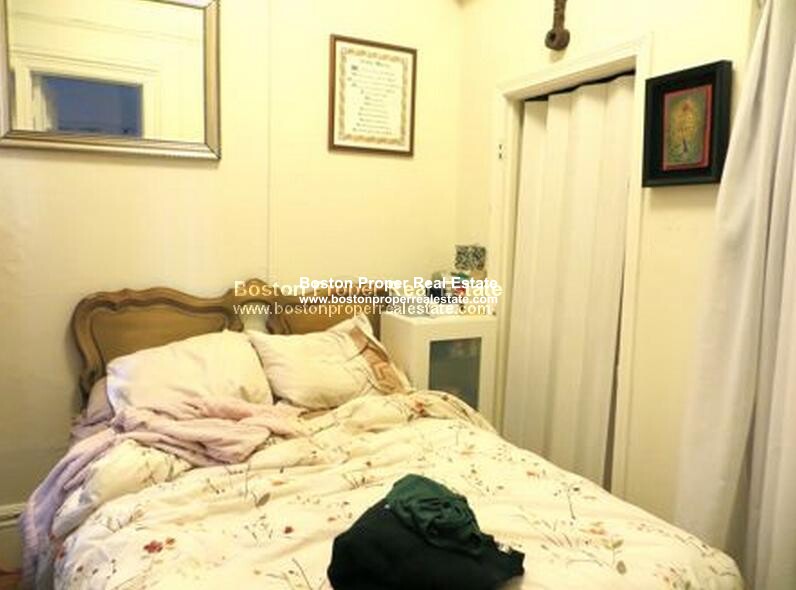 110 Newbury St, Back Bay