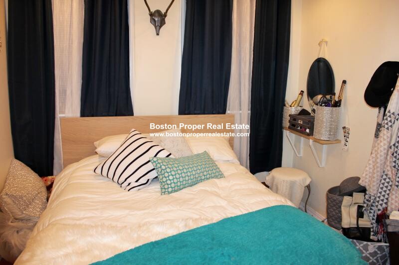 879 Beacon St, Fenway