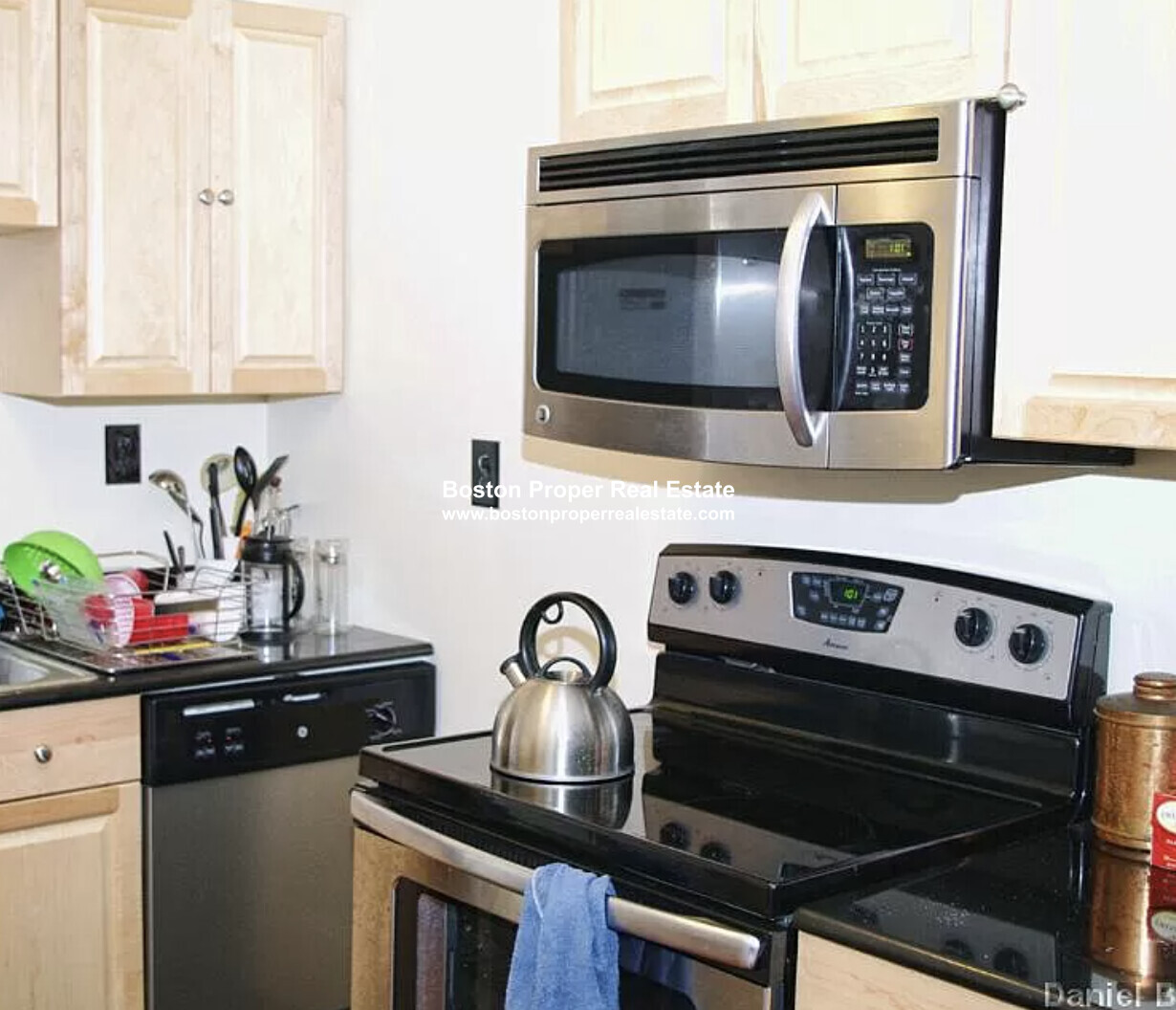 1071 Beacon St, Longwood