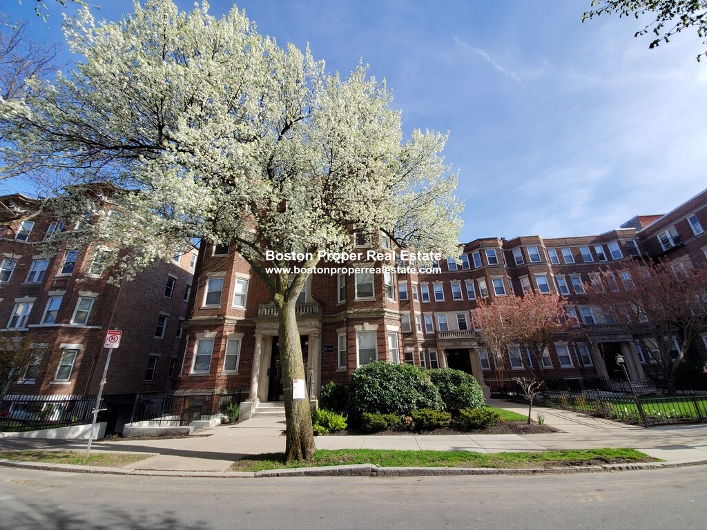 98 Queensberry St, Fenway