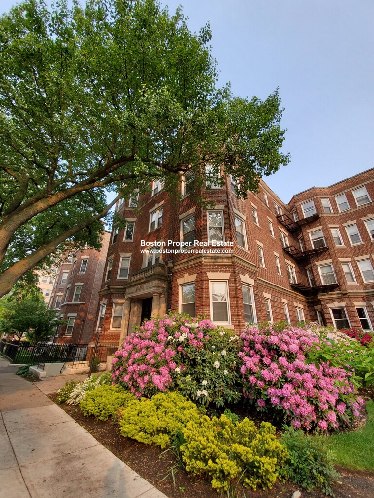 98 Queensberry St, Fenway