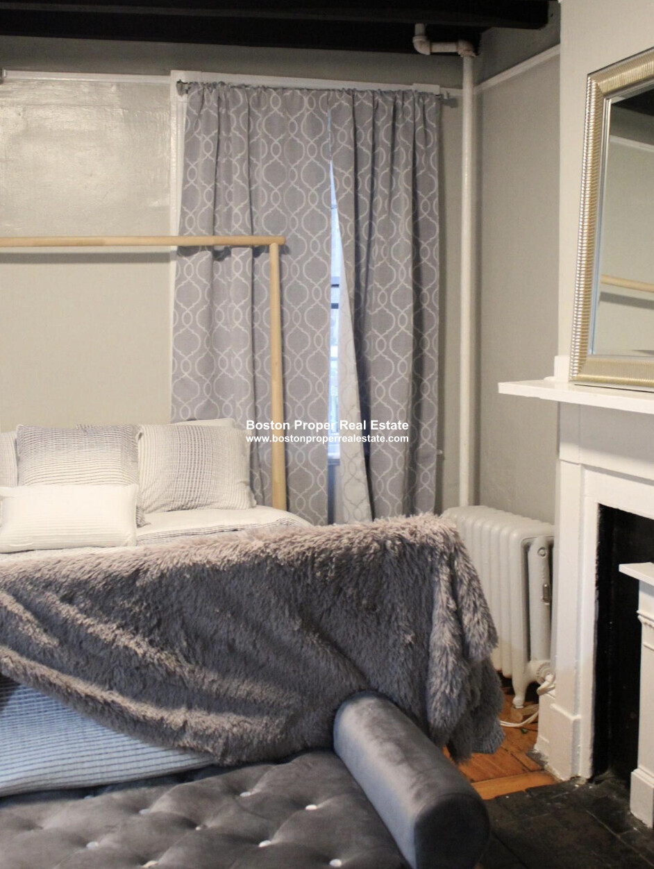 3 Champney Pl, Beacon Hill