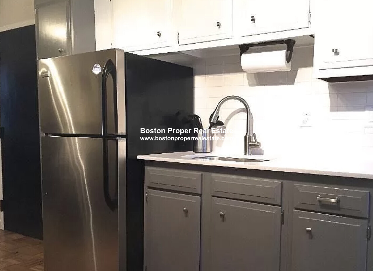 42 Lomasney Way, Beacon Hill