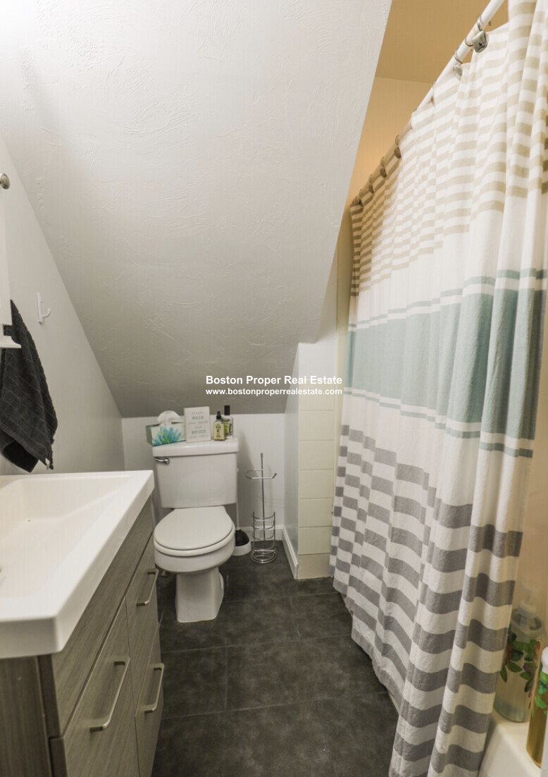 86 Linden St, Allston