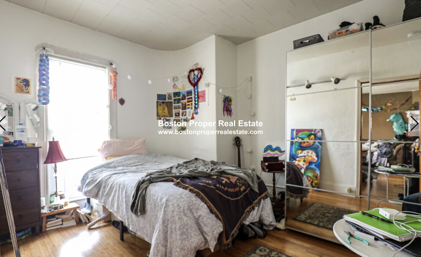 86 Linden St, Allston