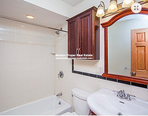 29 Phillips, Beacon Hill