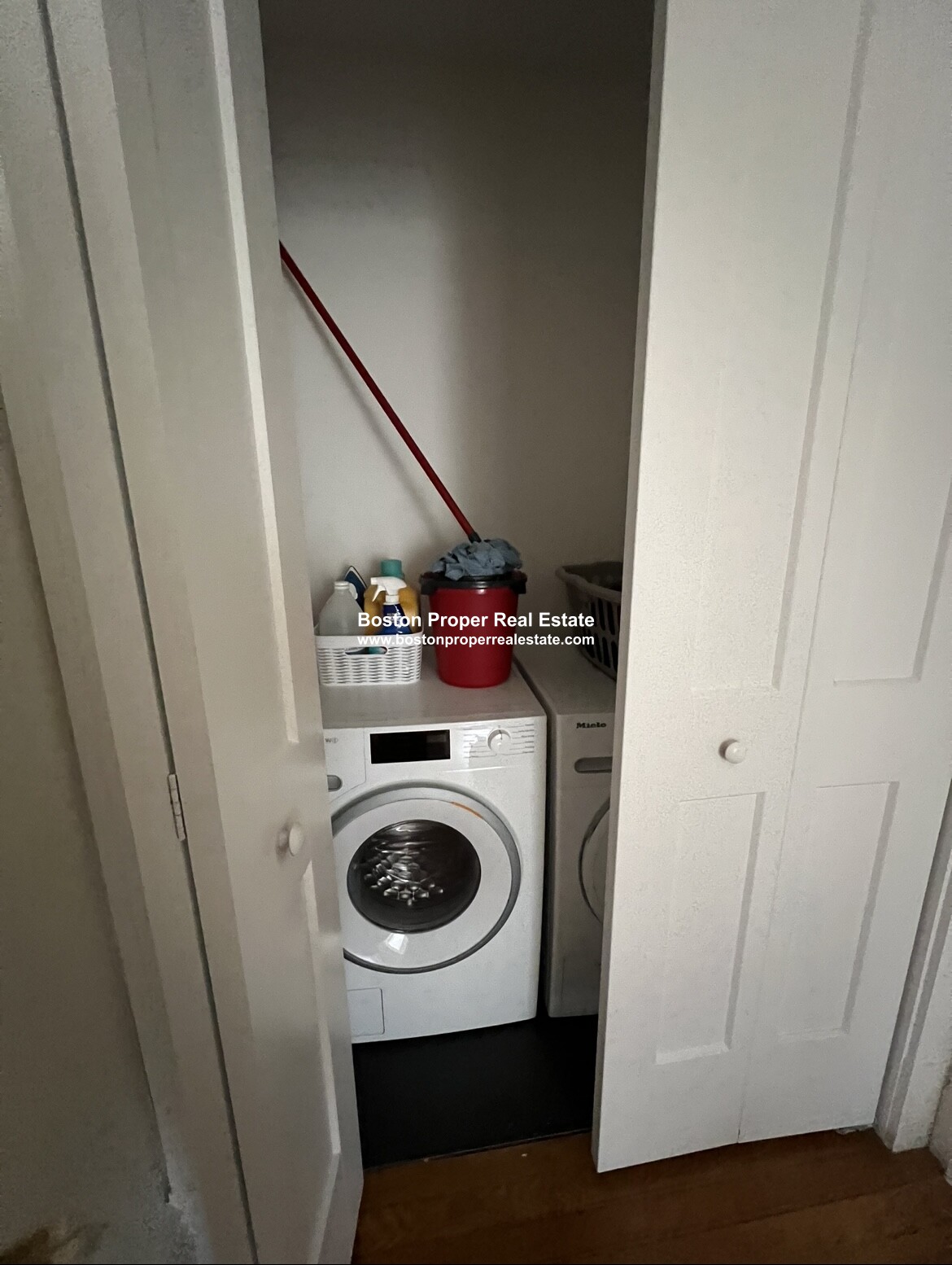 111 Queensberry St, Fenway