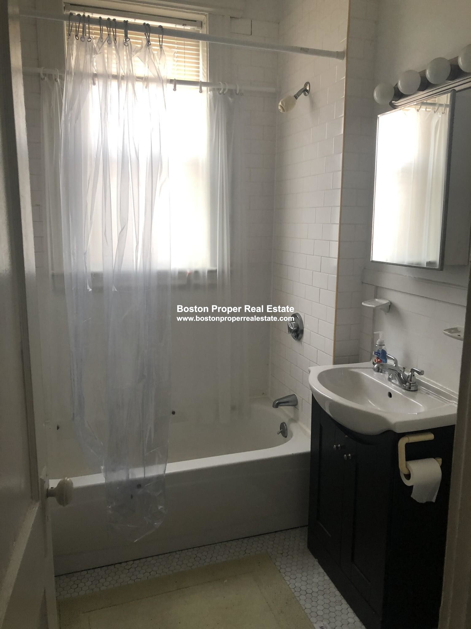 64 Charlesgate E, Fenway