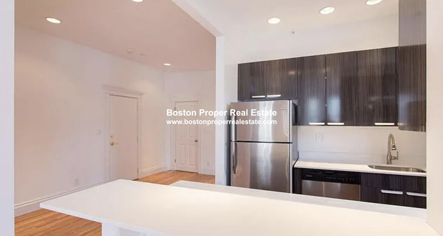 124 Peterborough St, Fenway