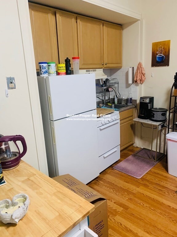 27 Bay State Rd, Fenway