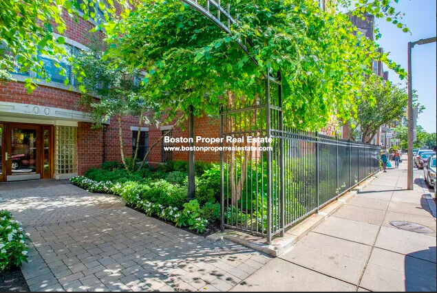 48 Peterborough, Fenway