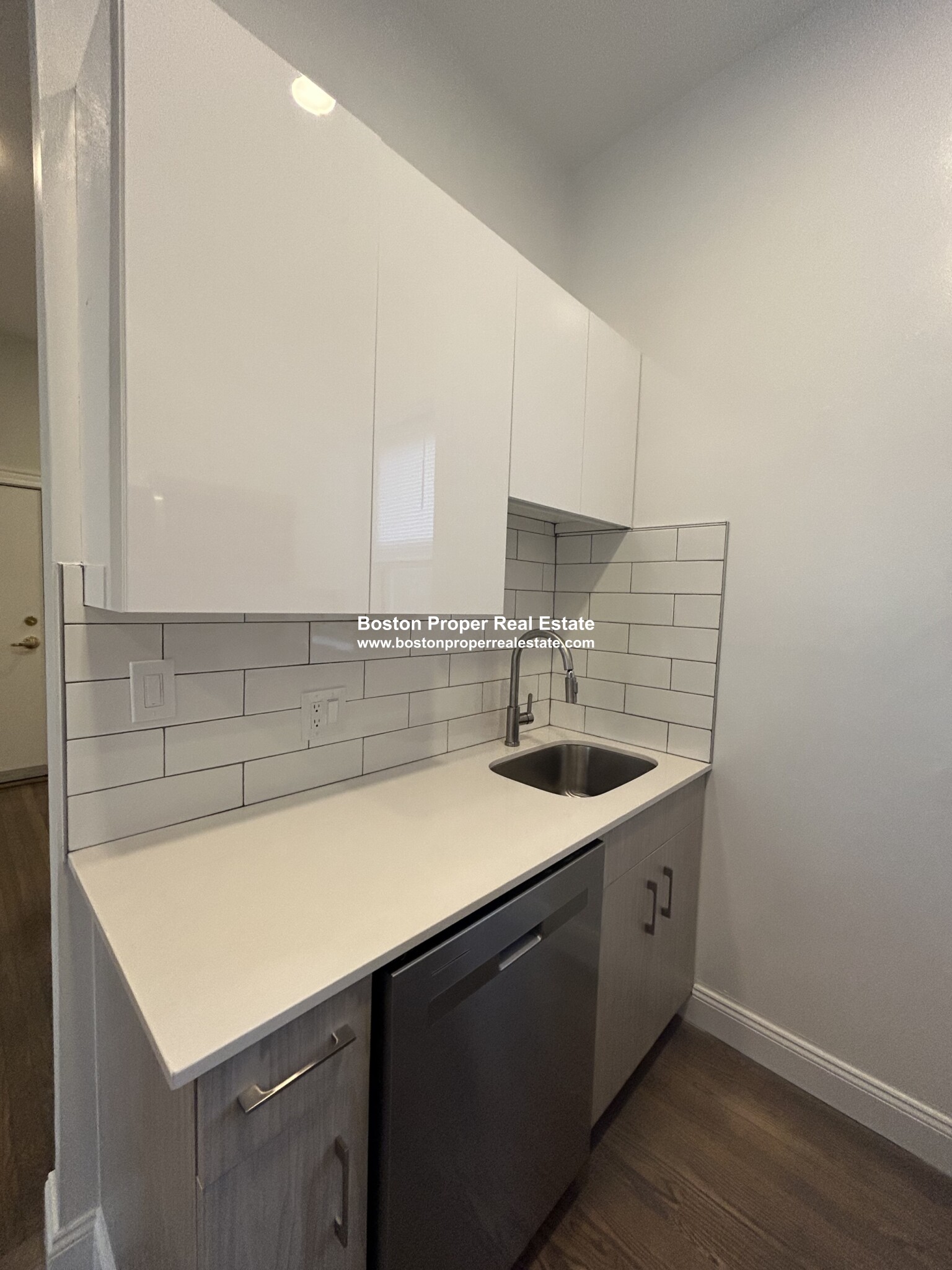 102 Queensberry St, Fenway