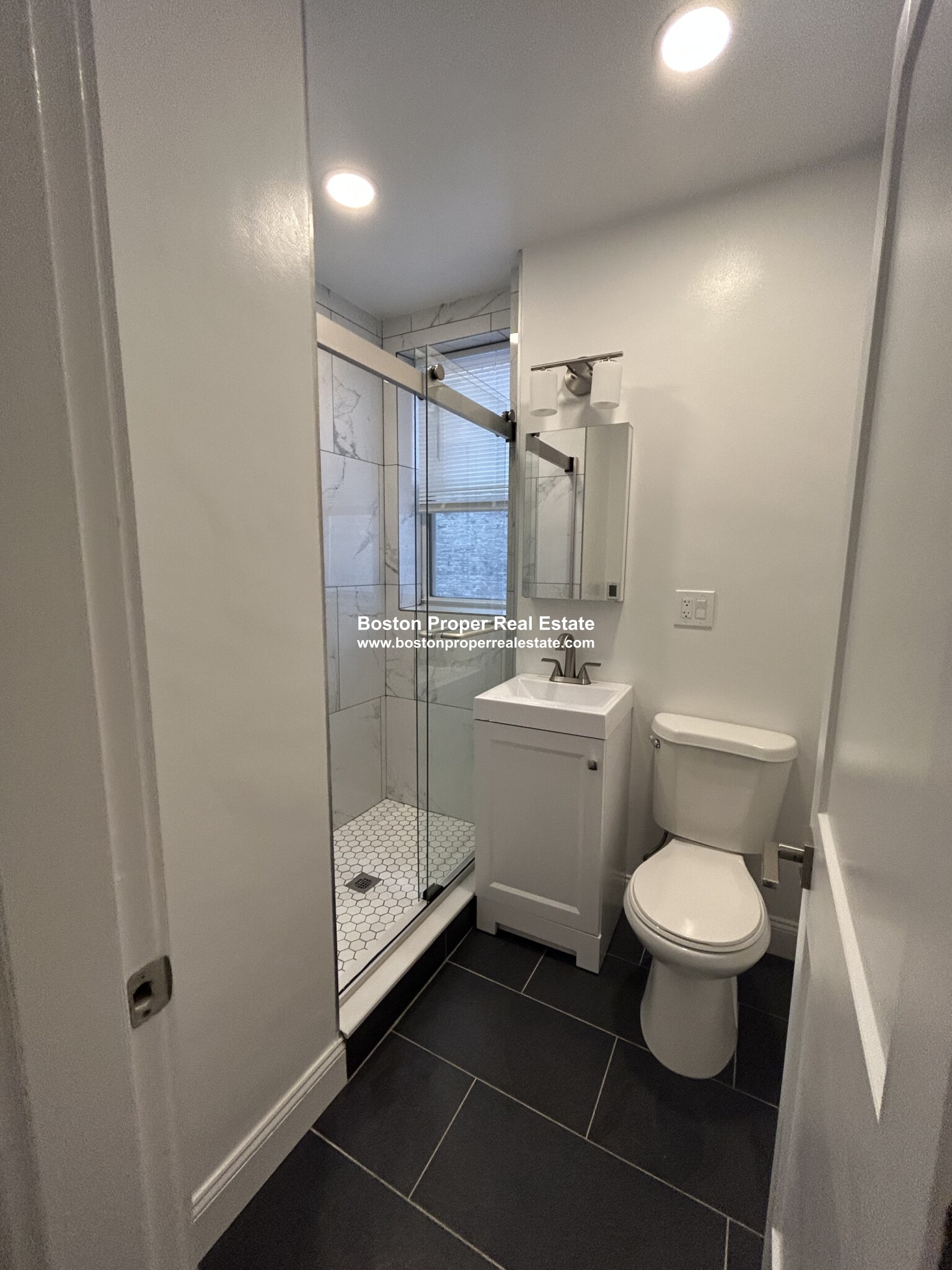 102 Queensberry St, Fenway