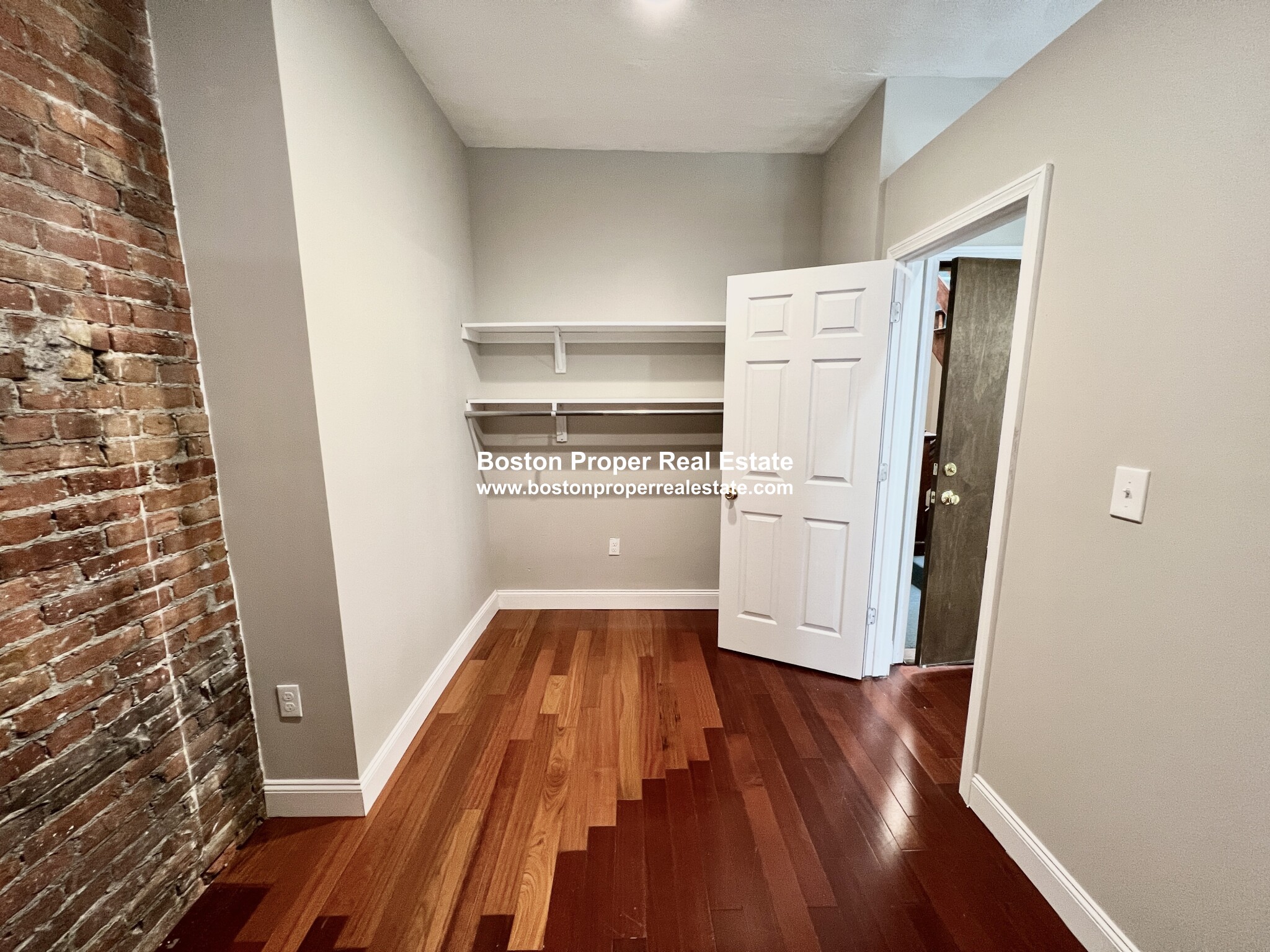 250 Newbury St, Back Bay