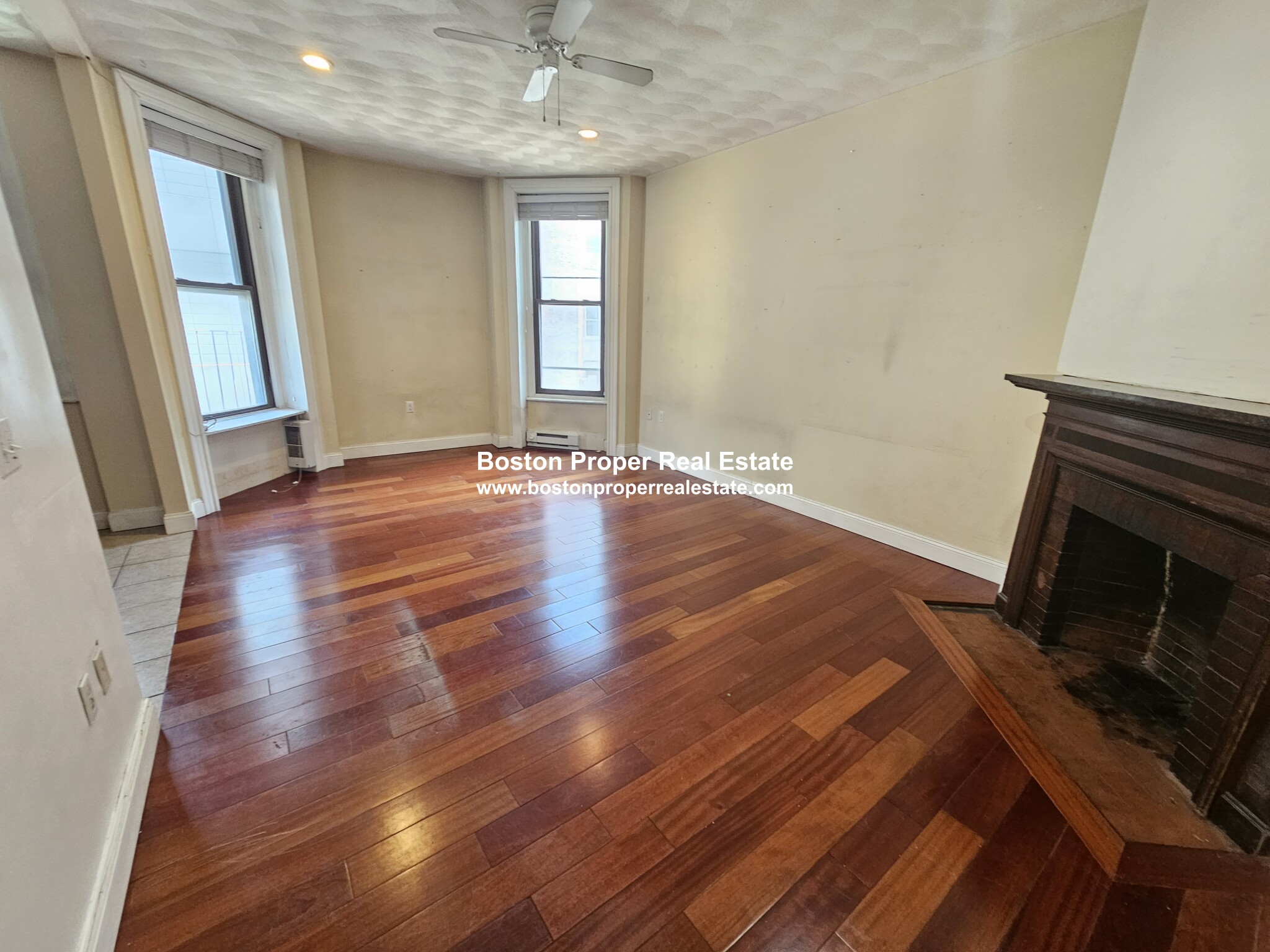 250 Newbury St, Back Bay