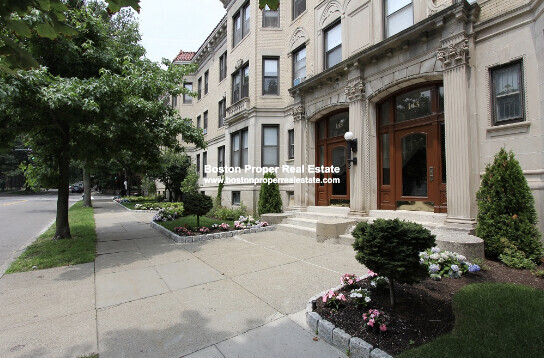 143 Freeman St, Washington Square