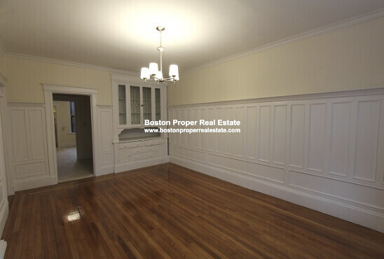 143 Freeman St, Washington Square