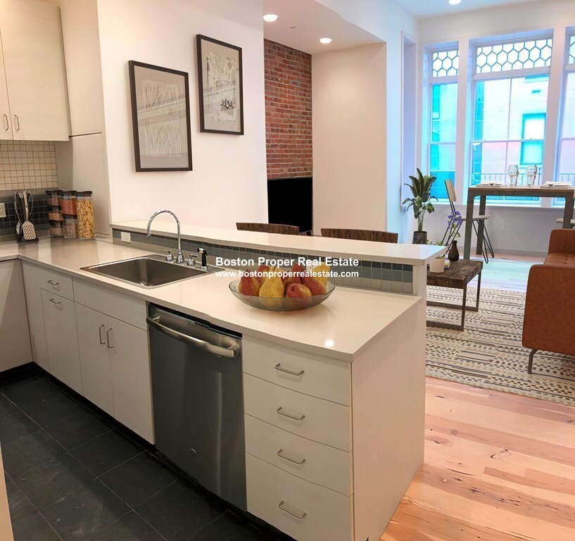 163 Newbury St, Back Bay