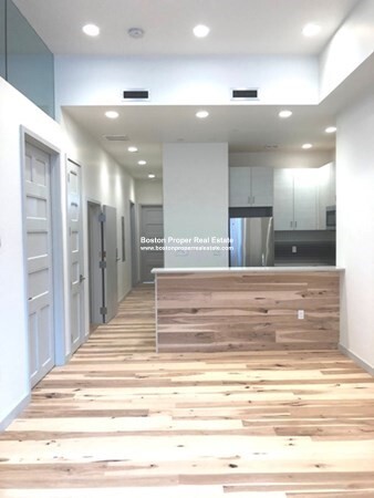 163 Newbury St, Back Bay