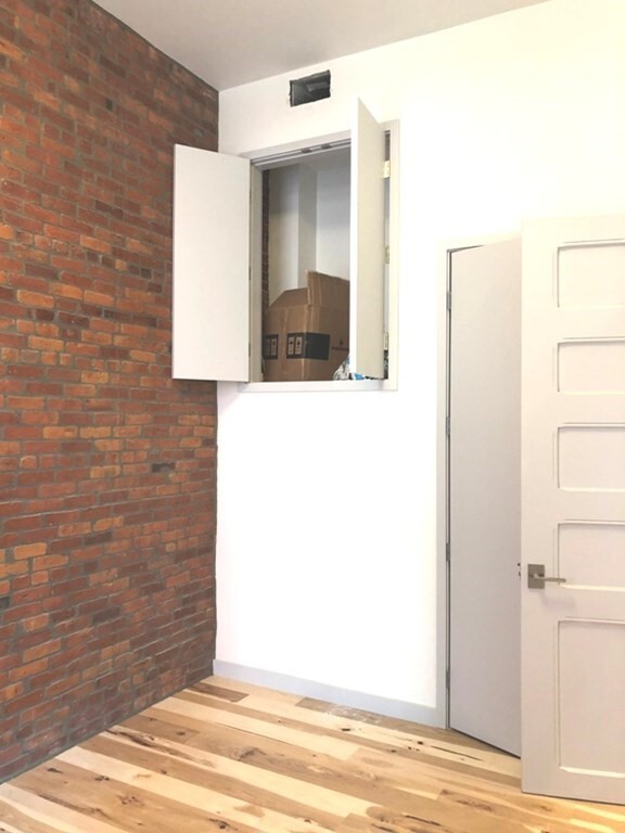 163 Newbury St, Back Bay