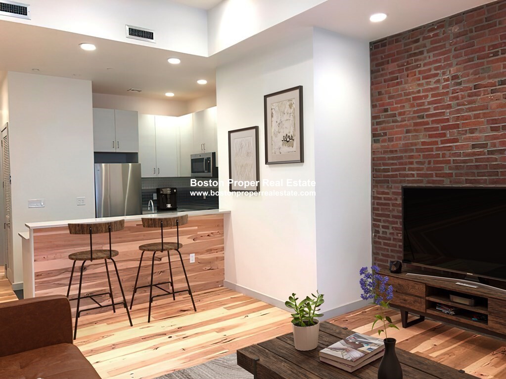 163 Newbury St, Back Bay