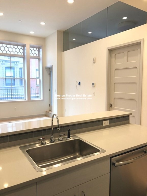 163 Newbury St, Back Bay