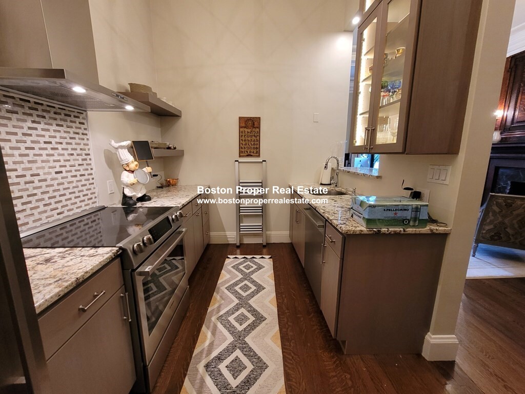 403 Commonwealth Ave, Back Bay