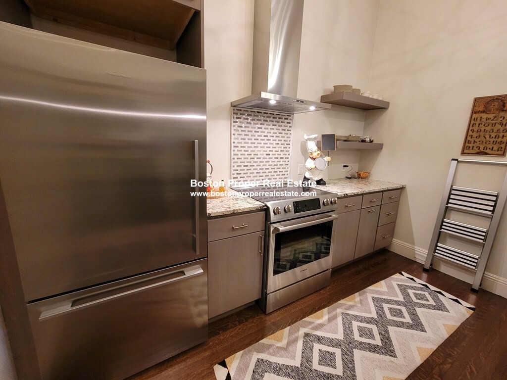 403 Commonwealth Ave, Back Bay