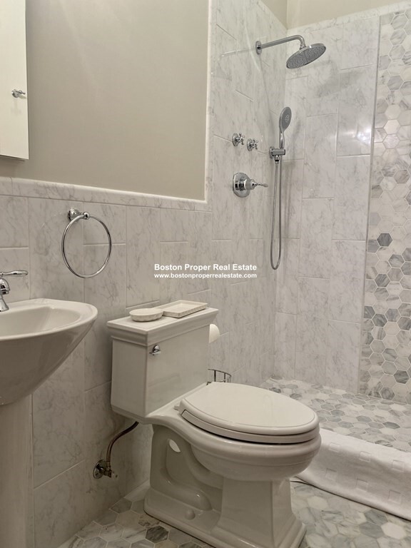 403 Commonwealth Ave, Back Bay