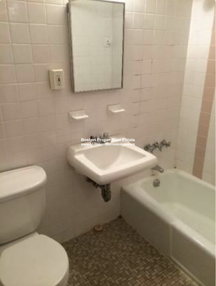 58 South Huntington Ave, Mission Hill