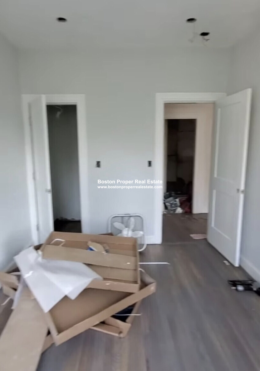 100 Queensberry St, Fenway