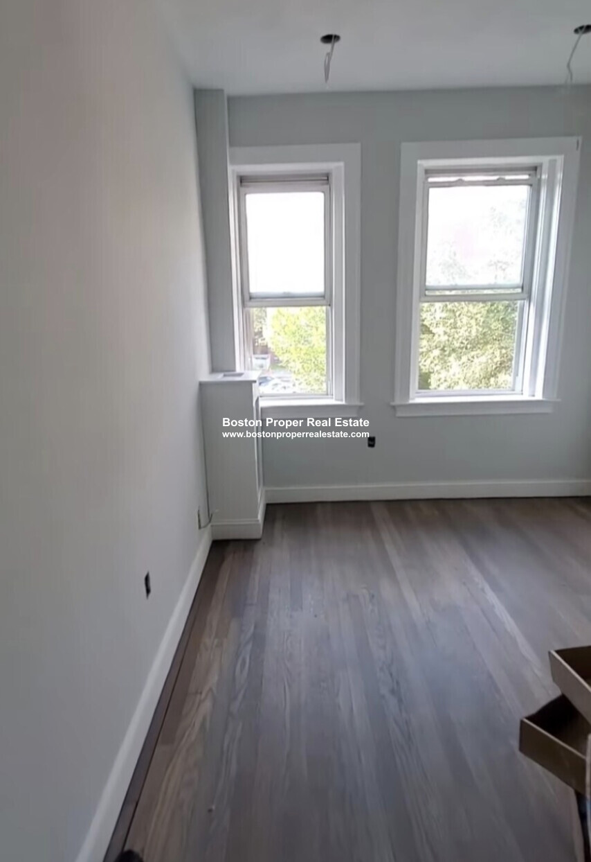 100 Queensberry St, Fenway