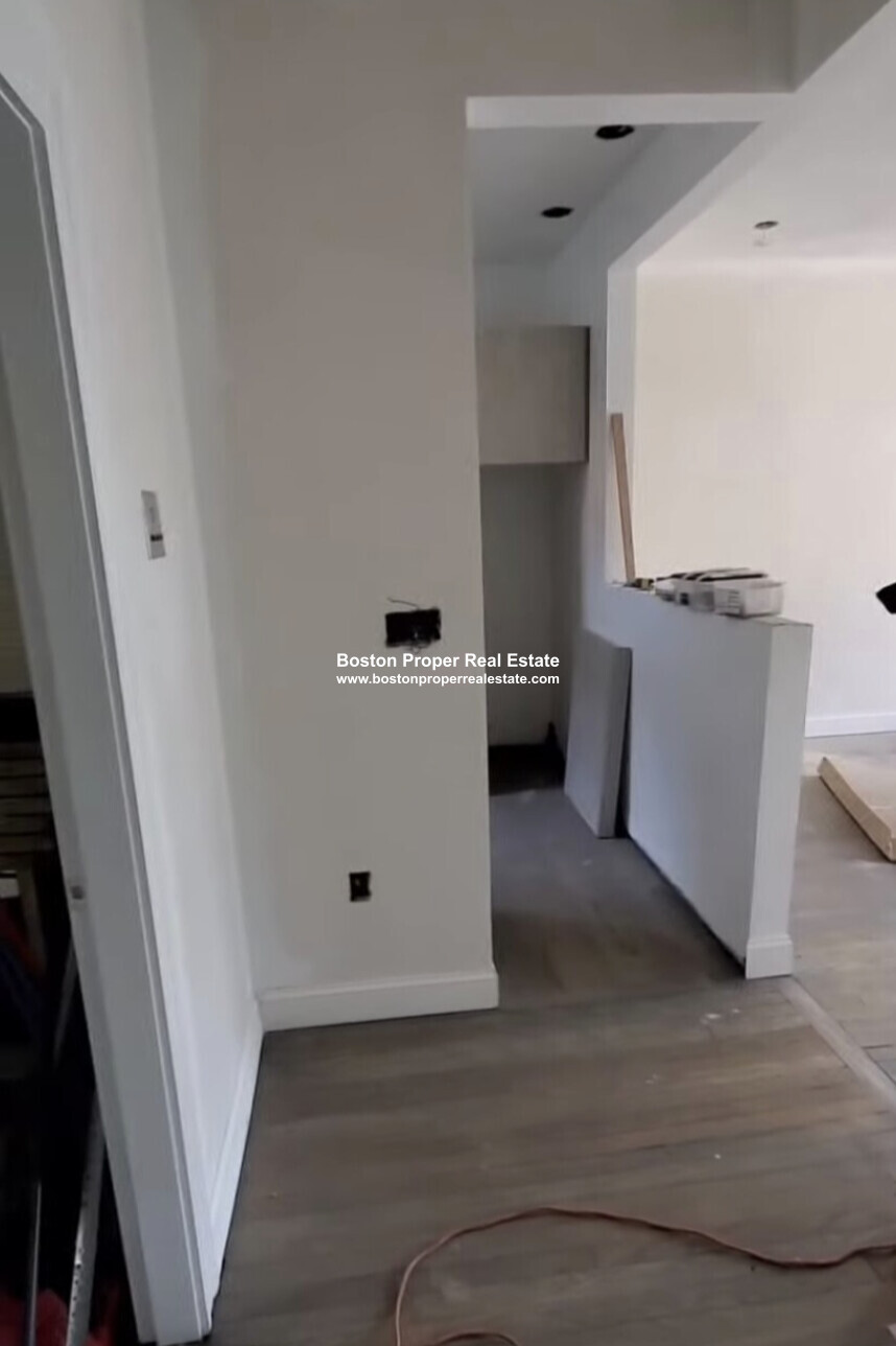 100 Queensberry St, Fenway