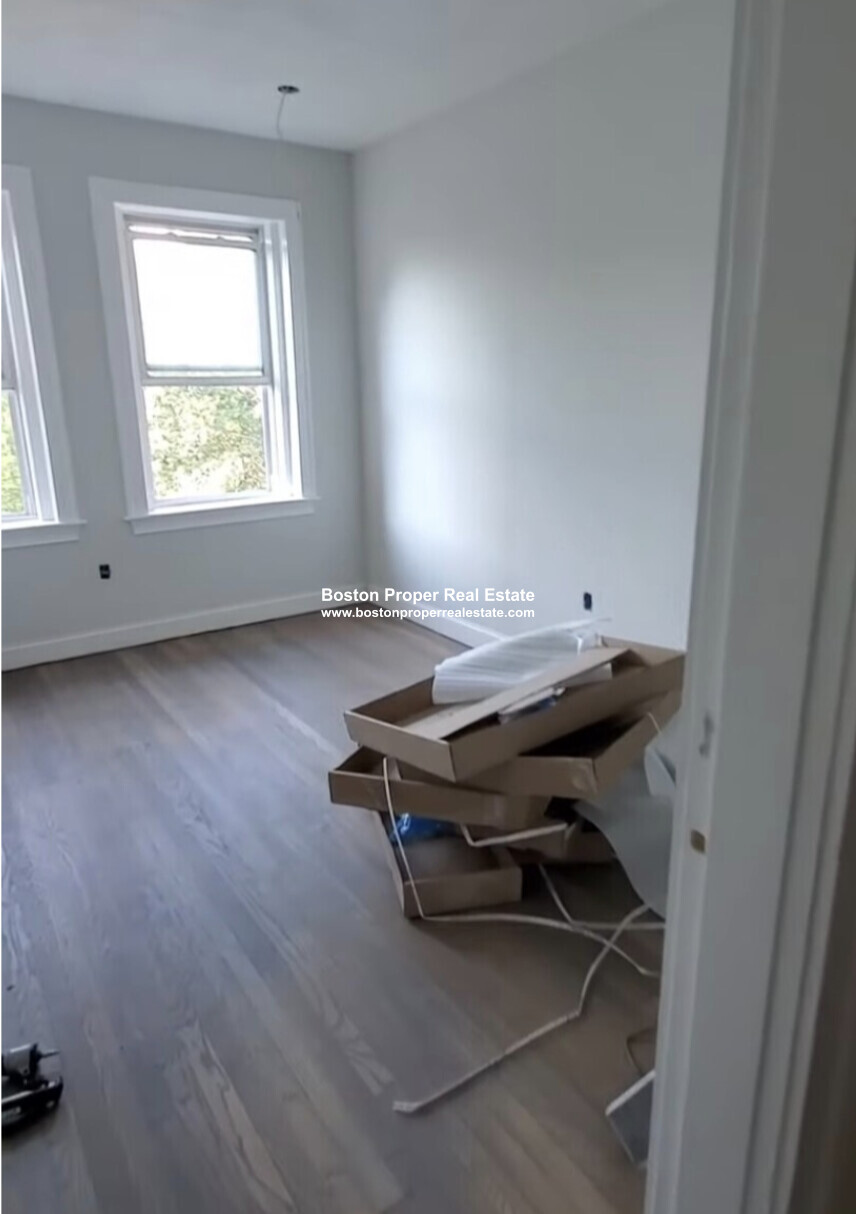 100 Queensberry St, Fenway