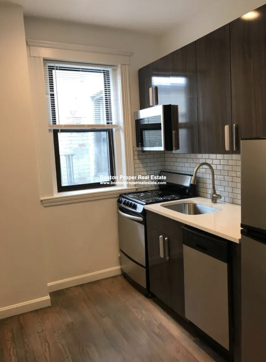 19 Peterborough St, Fenway