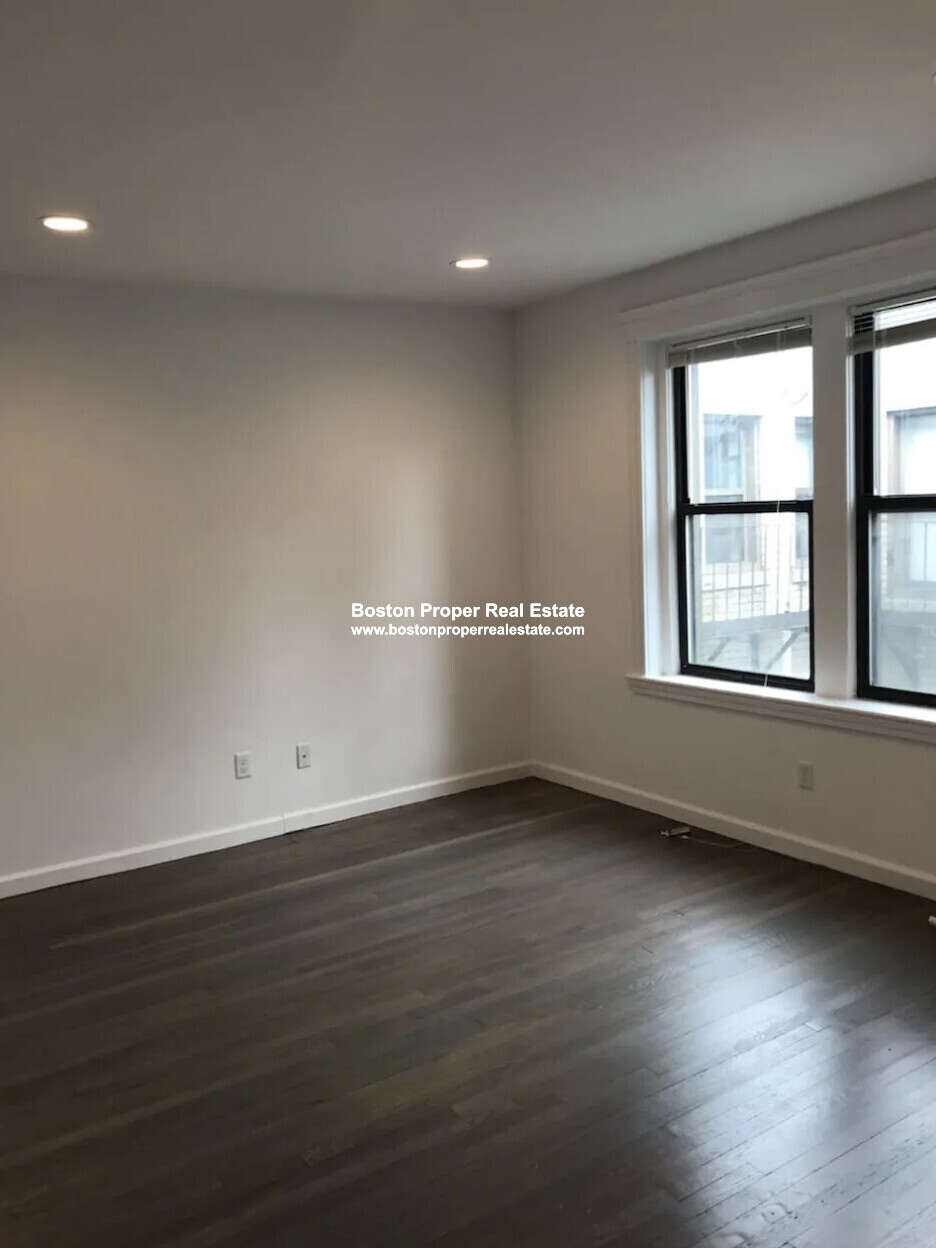 19 Peterborough St, Fenway